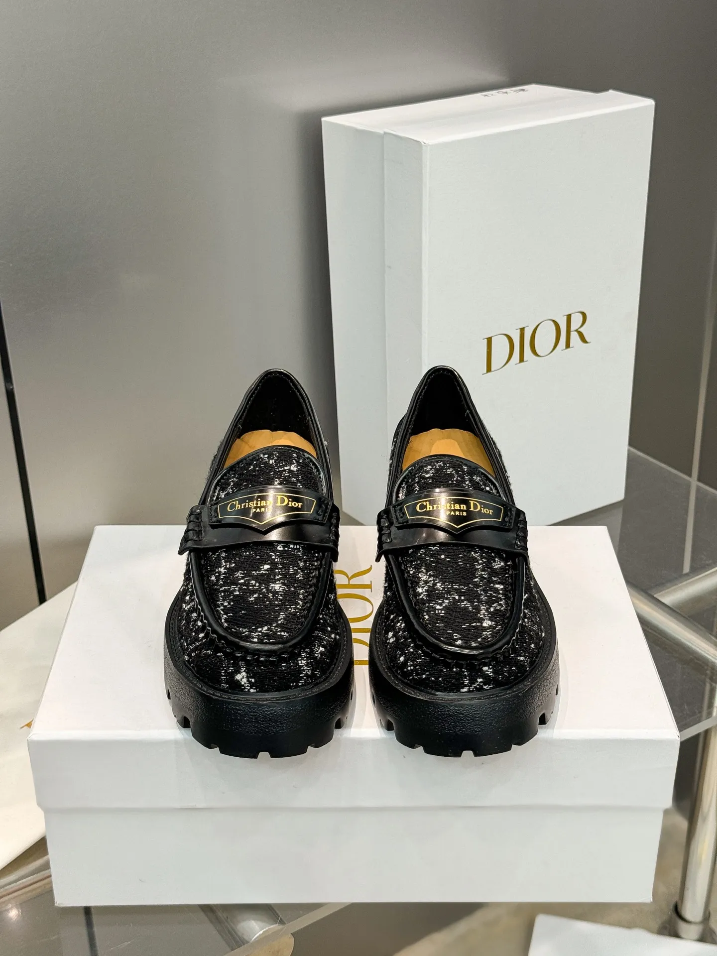 👟👟Ex-factory price 600👟👟 Dior 2024 new autumn and winter D-Boy letter logo color-blocked thick-soled women's shoes. Star's same style slip-on belt buckle round-toe retro low-heeled loafers. Material: imported open-edge beaded cowhide stitching eco-friendly rattan plaid tweed + water-dyed sheepskin lining + original molded IP outsole. Bottom thickness: 3.5CM Size: 35-42 (41.42 customized, non-refundable and non-exchangeable)